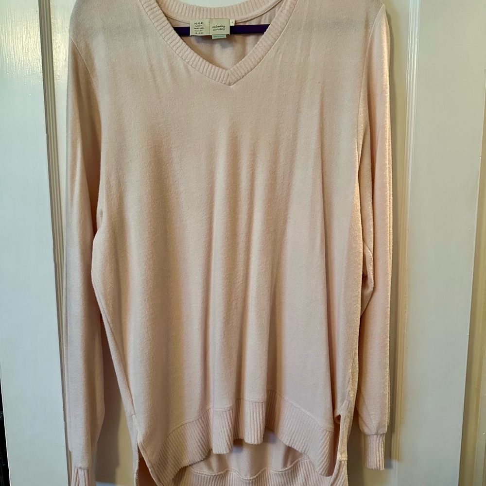 Chic V-Neck Sweater in Soft Pink